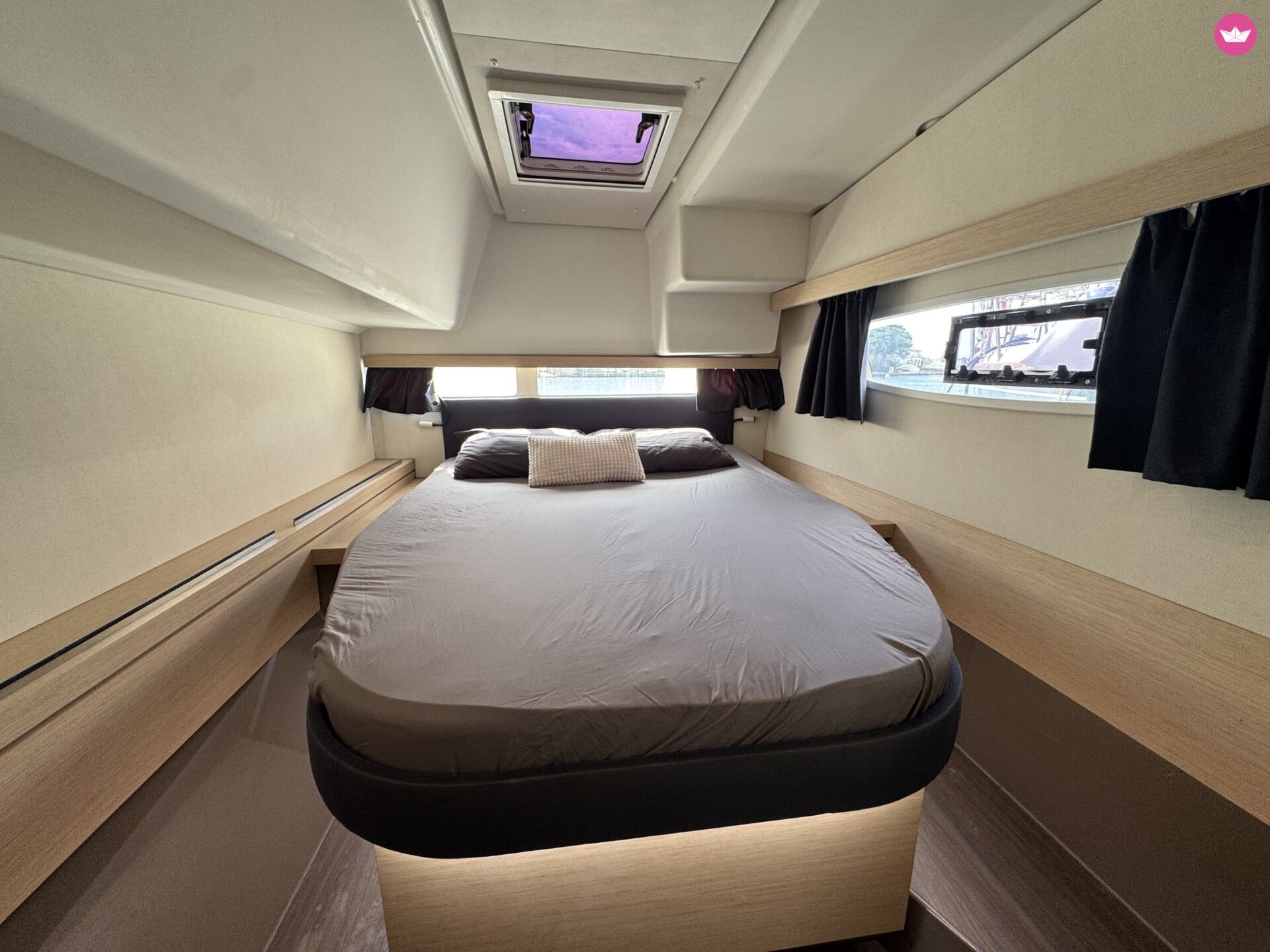 Catamaran Fountaine Pajot Lucia 40 11.73m 7