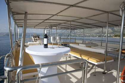 Monte Marine-Yachting cat 15