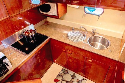 Alanya Feretti 52 Fly 26 Capacity