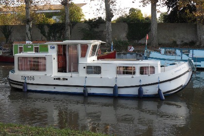 Charter Houseboat Classic Penichette 935 W Agde