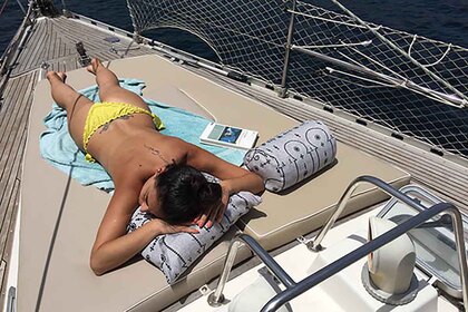 BATEAU PARTAGÉ AUTOUR DES ÎLES DE LA MER IONIENNE.