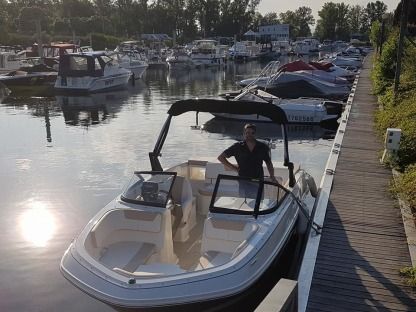 Charter Motorboat Bayliner Vr6 Colmar