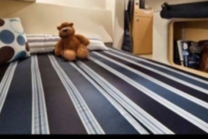 Enjoy between lake and mountains aboard our magnificent Bayliner 255!