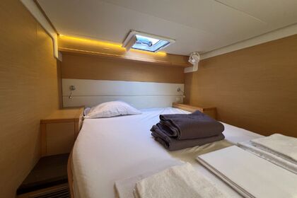 Charter Catamaran Lagoon-Bénéteau Lagoon 52 F - 6 + 2 cab. Olbia