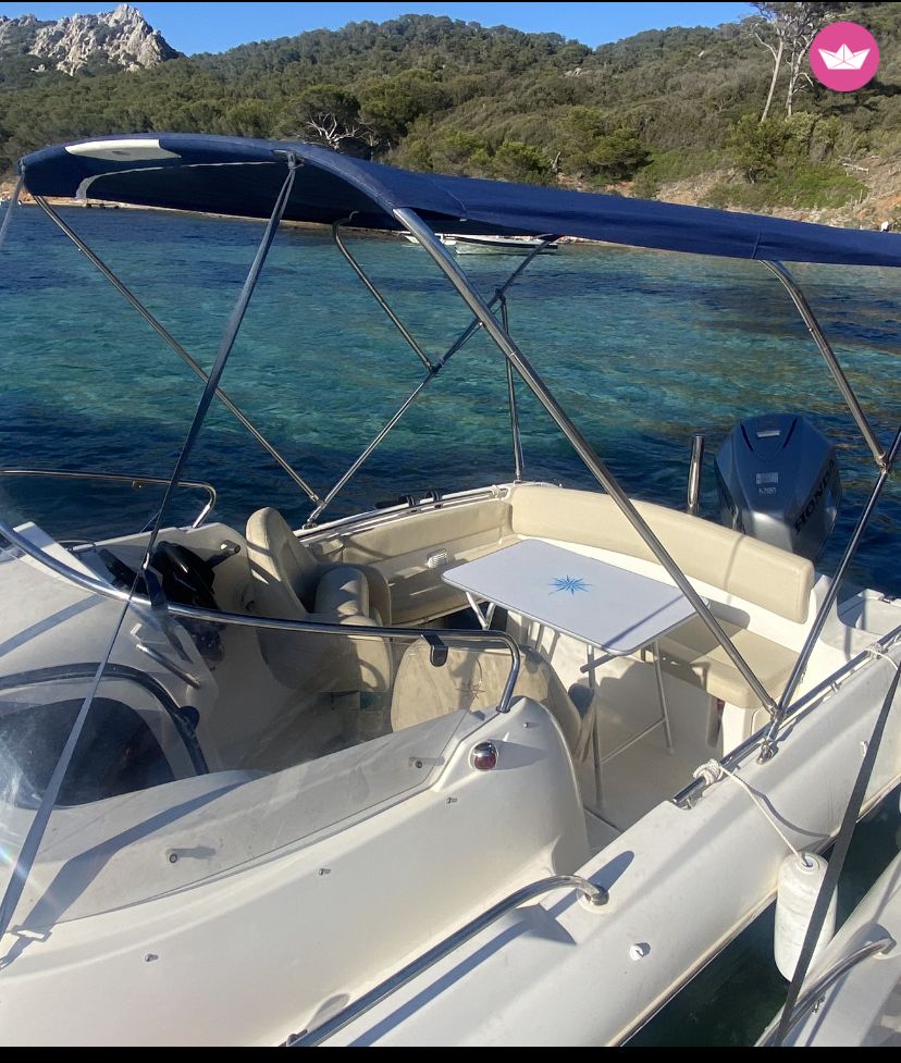 Bateau à moteur Jeanneau CAP CAMARAT 7.15 WA 200cv 7