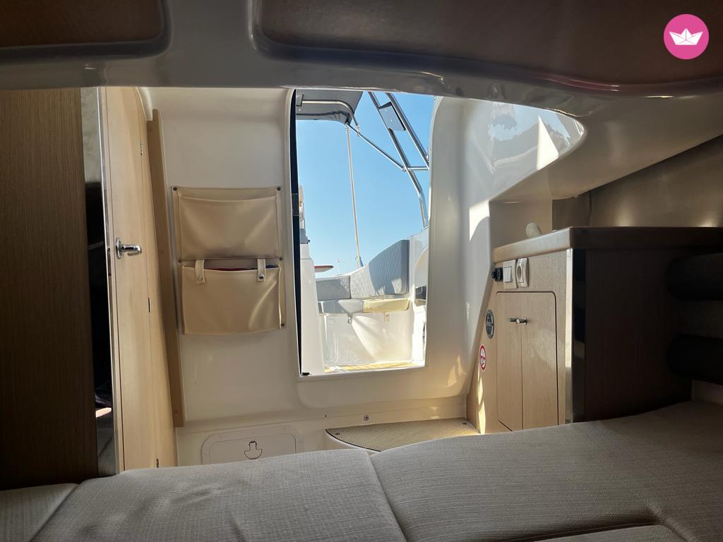 Bateau à moteur Saver 750 Walkaround 350cv 6