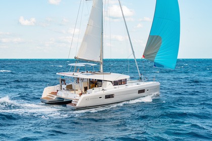 Hire Catamaran Lagoon-Bénéteau Lagoon 42 - 4 + 2 cab. Palma de Mallorca