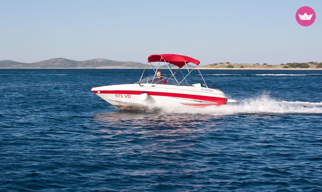 Charter Motorboat Glastron Mx 185 Bowrider Petrčane