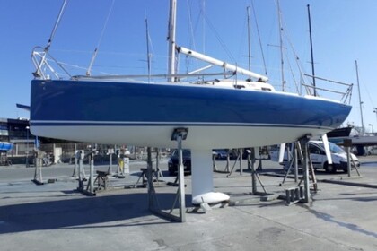 Hire Sailboat STRUCTURES POGO 8.50 Lorient