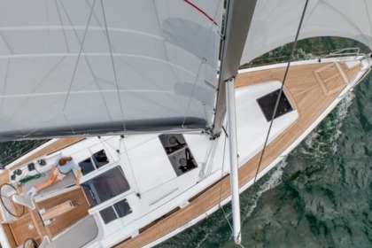 Alquila esta goleta de 3 camarotes para disfrutar