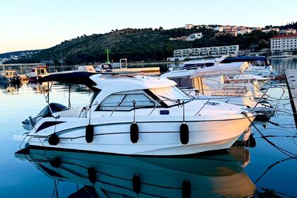 Hyra båt Motorbåt Beneteau Antares 8 ob Split