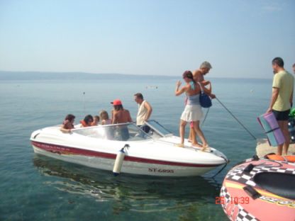 Charter Motorboat Bayliner Capri 1851 Split