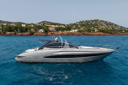 Hire Motor yacht Riva Riva 63 Vertigo Saint-Raphaël