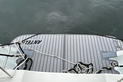 Location Beneteau Flyer 8 Grand Prix à la journée, à la demi-journée et apéro bateau en fin de journée ....