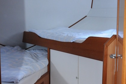 Rent this houseboat and get to know  Havel