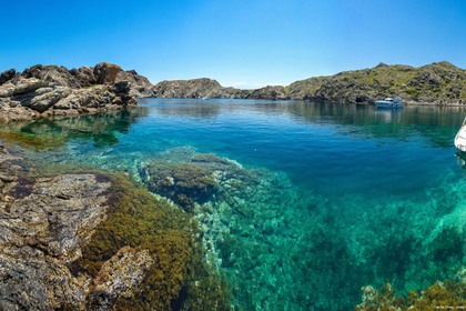Beneteau Antares 8 in Cadaqués, Port Lligat