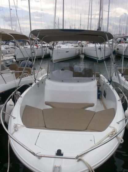 Rental Motorboat Jeanneau Cap Camarat 6.50  150 Cv 7Pers. Toulon