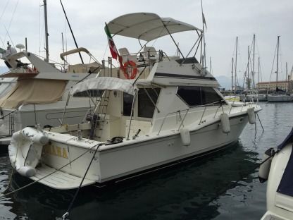 Charter Motorboat Hatteras Convertibile La Spezia