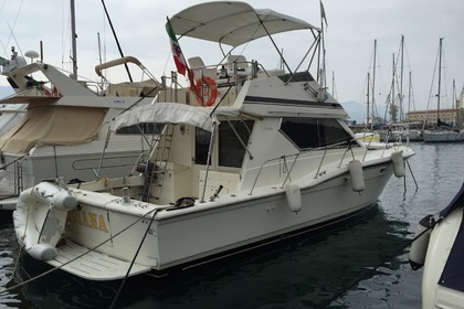 Noleggio Barca a motore HATTERAS CONVERTIBILE La Spezia