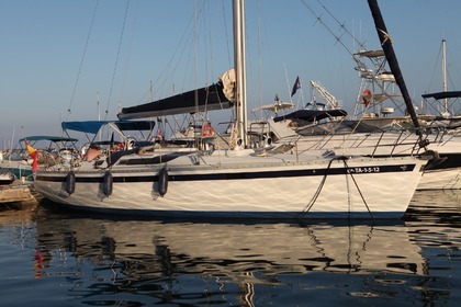 Hire Sailboat Beneteau OCEANIS 430 Roda de Berà