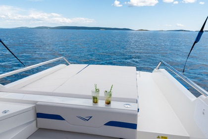 Experience tours with skipper in Split area / Visit islands with local guide