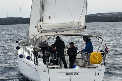 Hire Sailboat Bénéteau Oceanis 34.1 First line - 3 cab. Šimuni