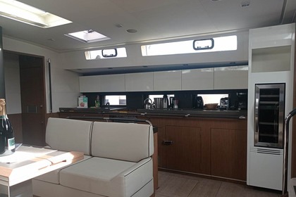 Verhuur Zeilboot Bénéteau Oceanis Yacht 62 - 4 + 1	 Athene