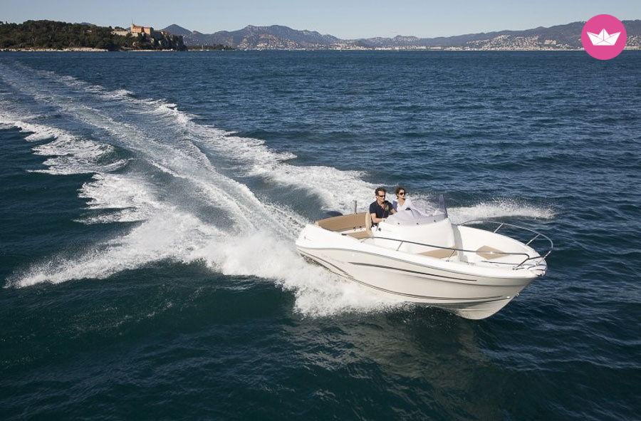 Bateau à moteur JEANNEAU CAP CAMARAT 6.5 150cv 2