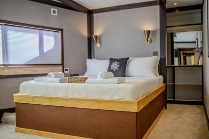 Custom built luxury motor yacht with a capacity of 12 people