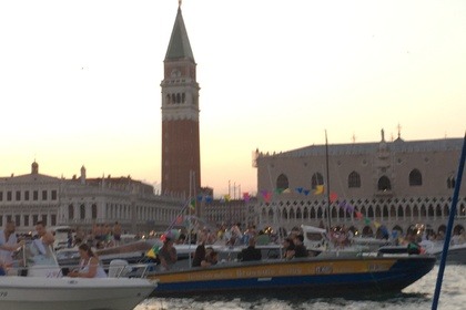 Barca a motore - Mano marine "Divina"