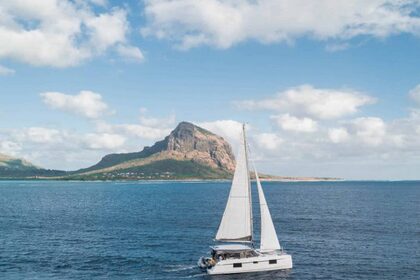 Rental Catamaran  Nautitech 40 Open Black River