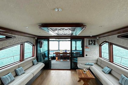 Ultra Luxury 30-Guest VIP Yacht – Premium Bosphorus Experience