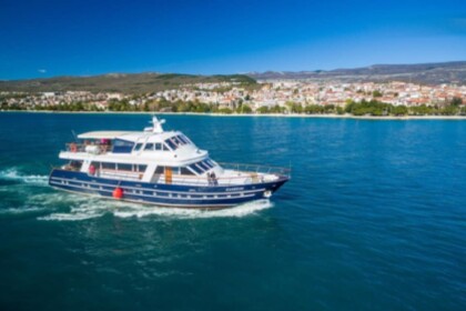 Charter Motor yacht Custom Kamelija Njivice
