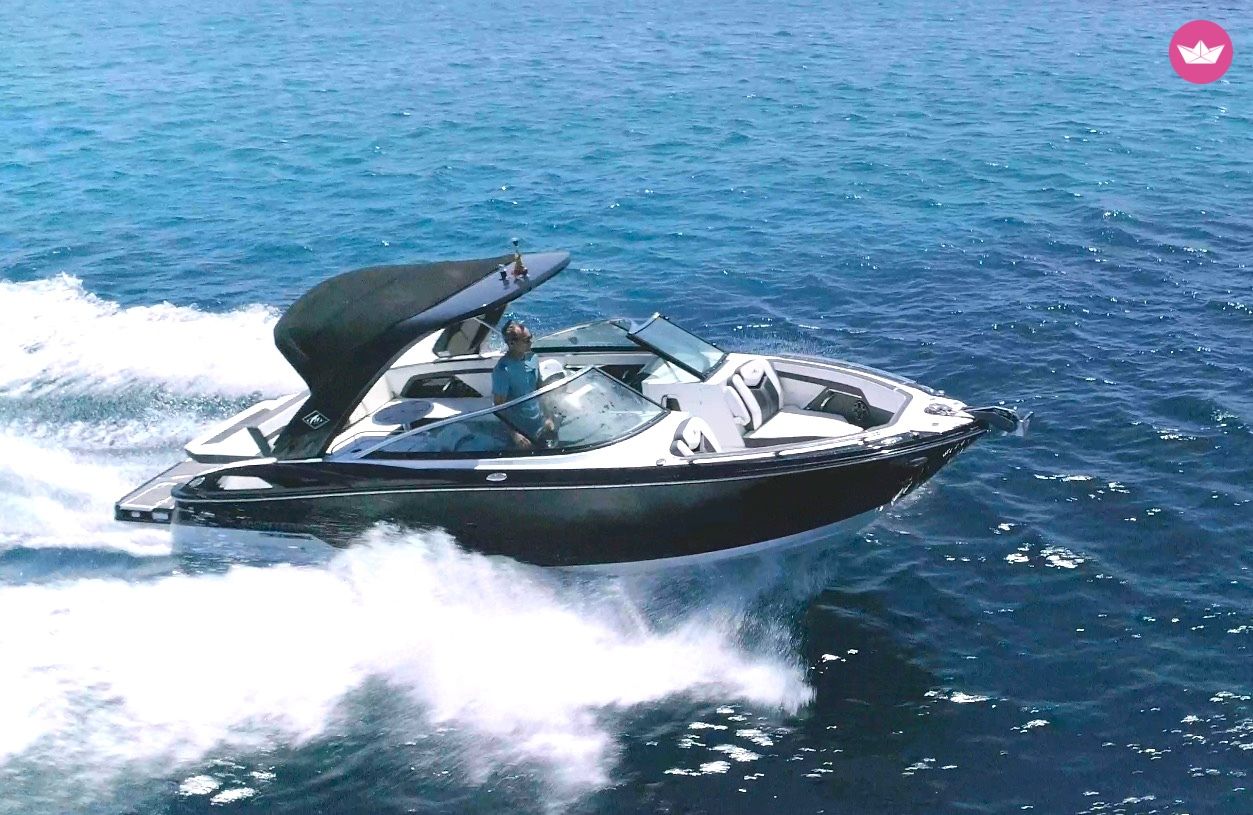 Motorboat Monterey 278 Ss for hire