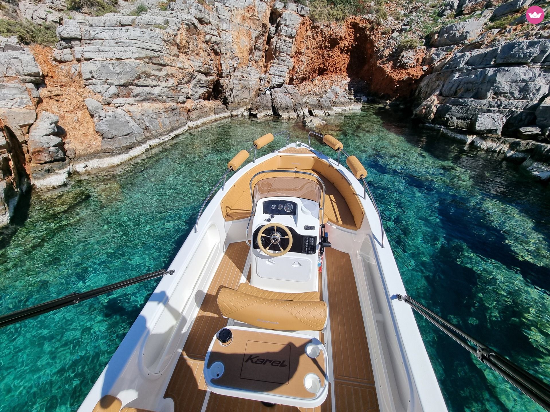Bateau à moteur Karel F19