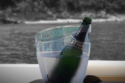 Rental Motorboat Cranchi Zaffiro 32 Puntone