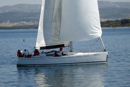 Charter Sailboat GRAND SOLEIL 37 R Šibenik