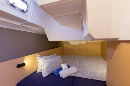 Hire Beneteau Oceanis 38.1