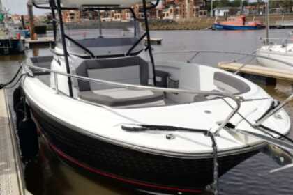 Charter Motorboat Jeanneau 9cc Capbreton