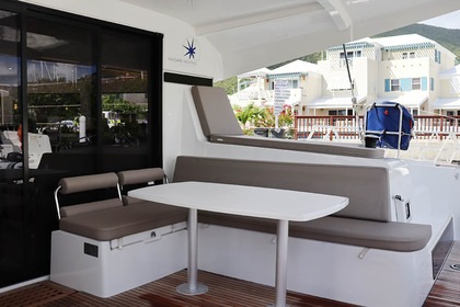 Charter Catamaran Lagoon-Bénéteau Lagoon 42 - 4 + 2 cab. Tortola