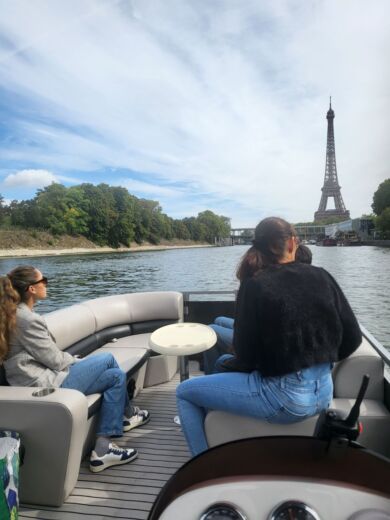 Issy-les-Moulineaux Motorboat Ponton Boat FREYA 580 alt tag text
