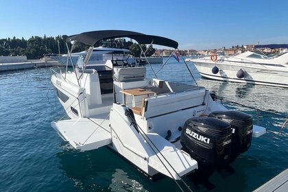 Hire Motorboat Bénéteau Flyer 9 SUNdeck Rovinj