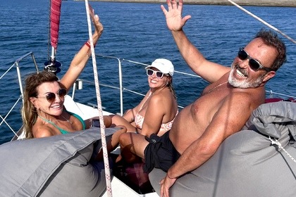 Cruise with Skipper, Hostess and free Wi-Fi