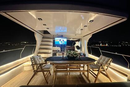 Spacious and comfortable yacht in the Bosphorus