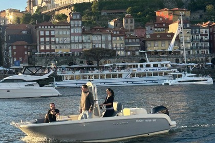 Hire Motorboat Invictus HX 200 Porto
