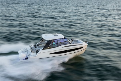 Charter Motorboat  Aquila 32 Sport Cannigione