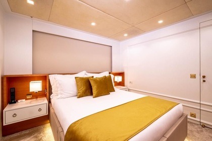 38m HR Yacht with 2 Jacuzzi B87!