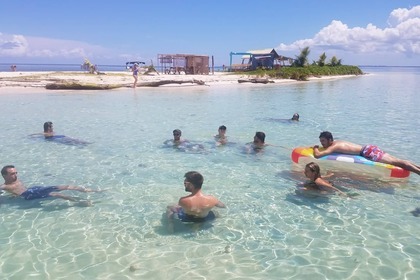 barca per visitare le isole e mangrovie