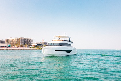 Hire Motor yacht Skywalker Gala Dubai
