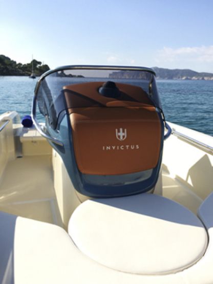 Location Bateau à moteur Cantieri Invictus 200 Agay